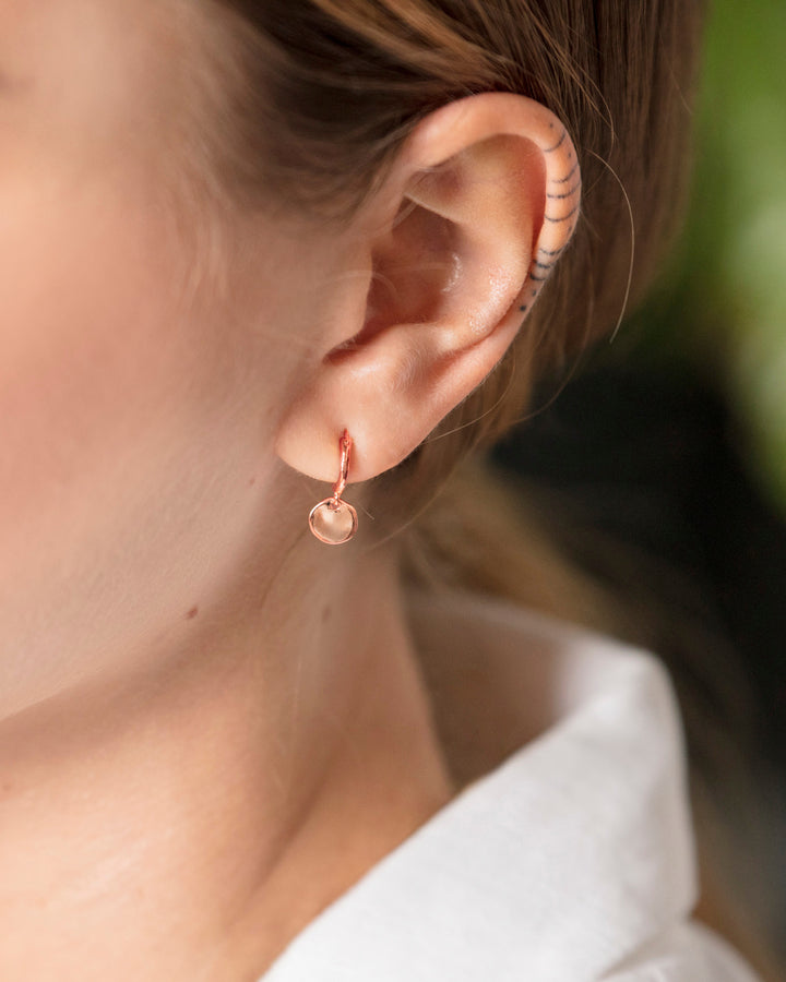 Siren Muse Disc Mini Huggie Earrings