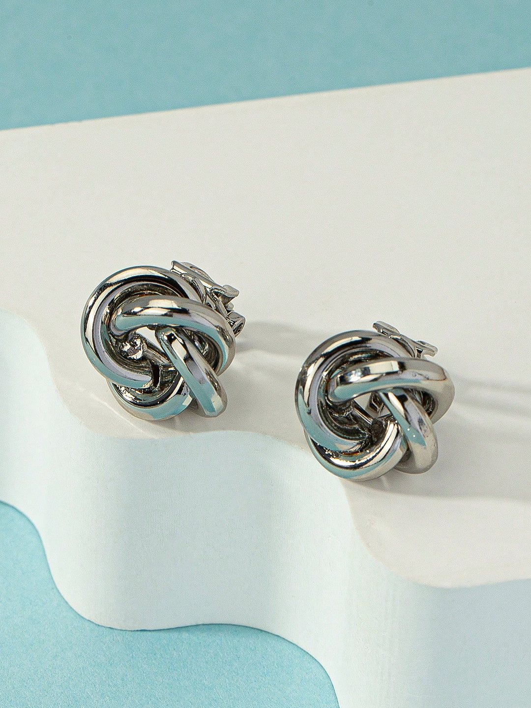 Classic Silver Twisted Geometric Metal Ear Clips (Non-Piercing)