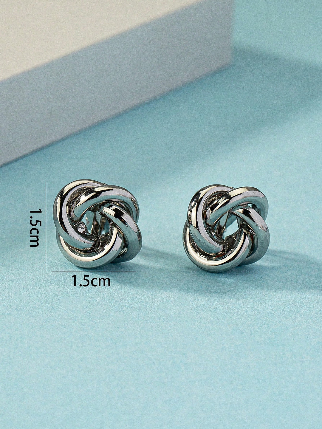 Classic Silver Twisted Geometric Metal Ear Clips (Non-Piercing)