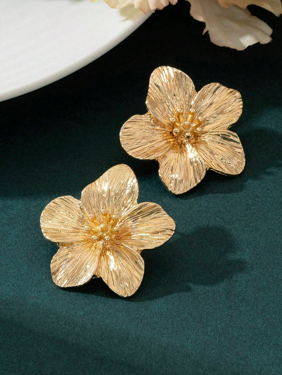 Exquisite Floral Stud Earrings - Dopamine-Inspired