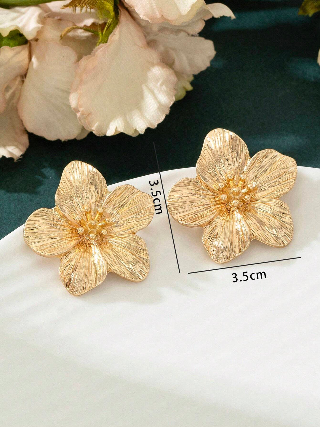 Exquisite Floral Stud Earrings - Dopamine-Inspired