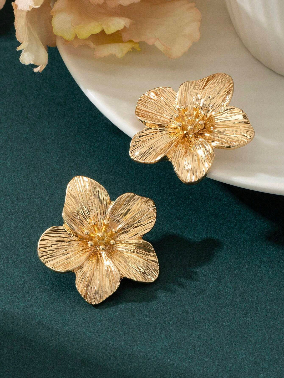 Exquisite Floral Stud Earrings - Dopamine-Inspired