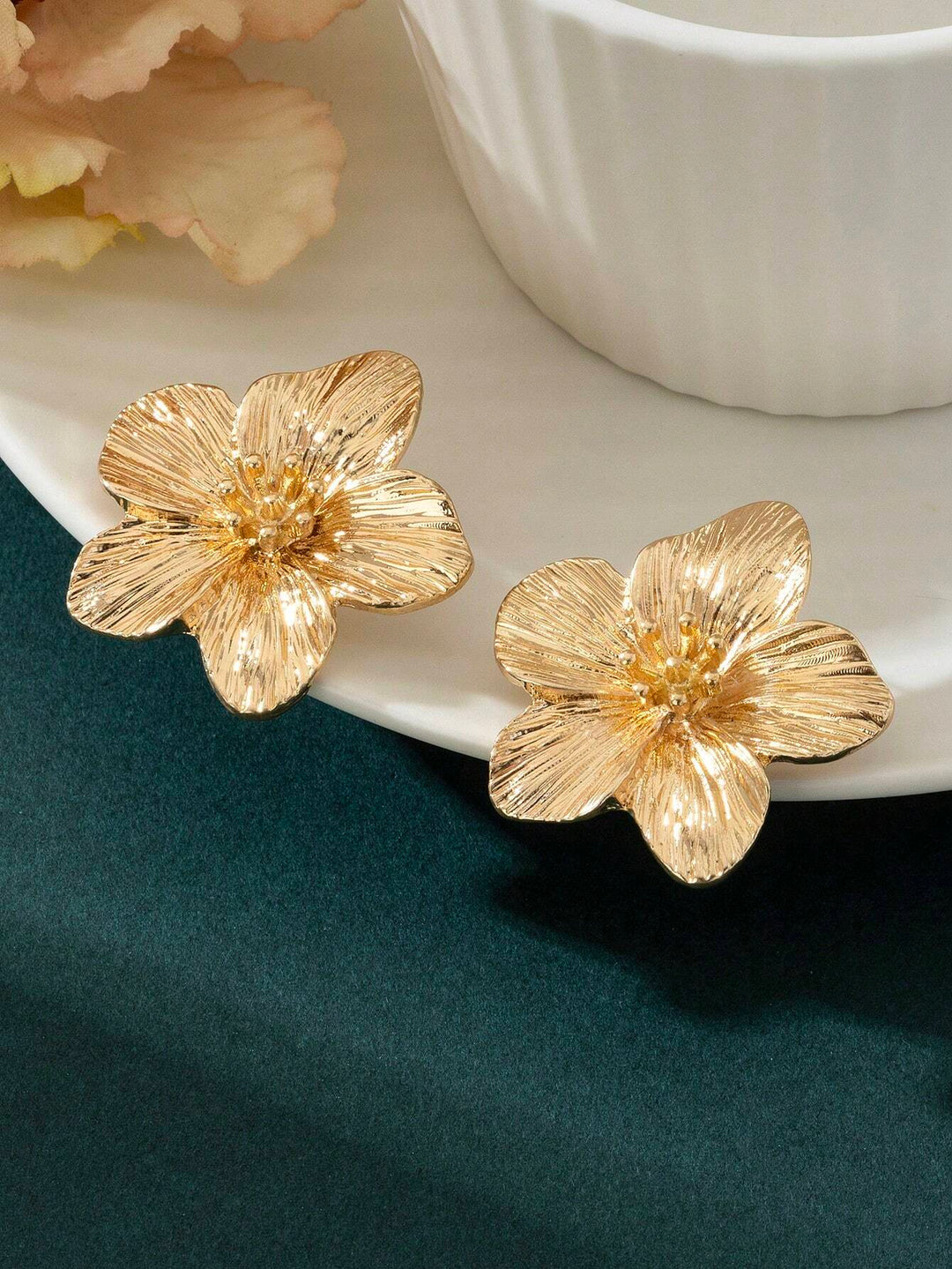 Exquisite Floral Stud Earrings - Dopamine-Inspired