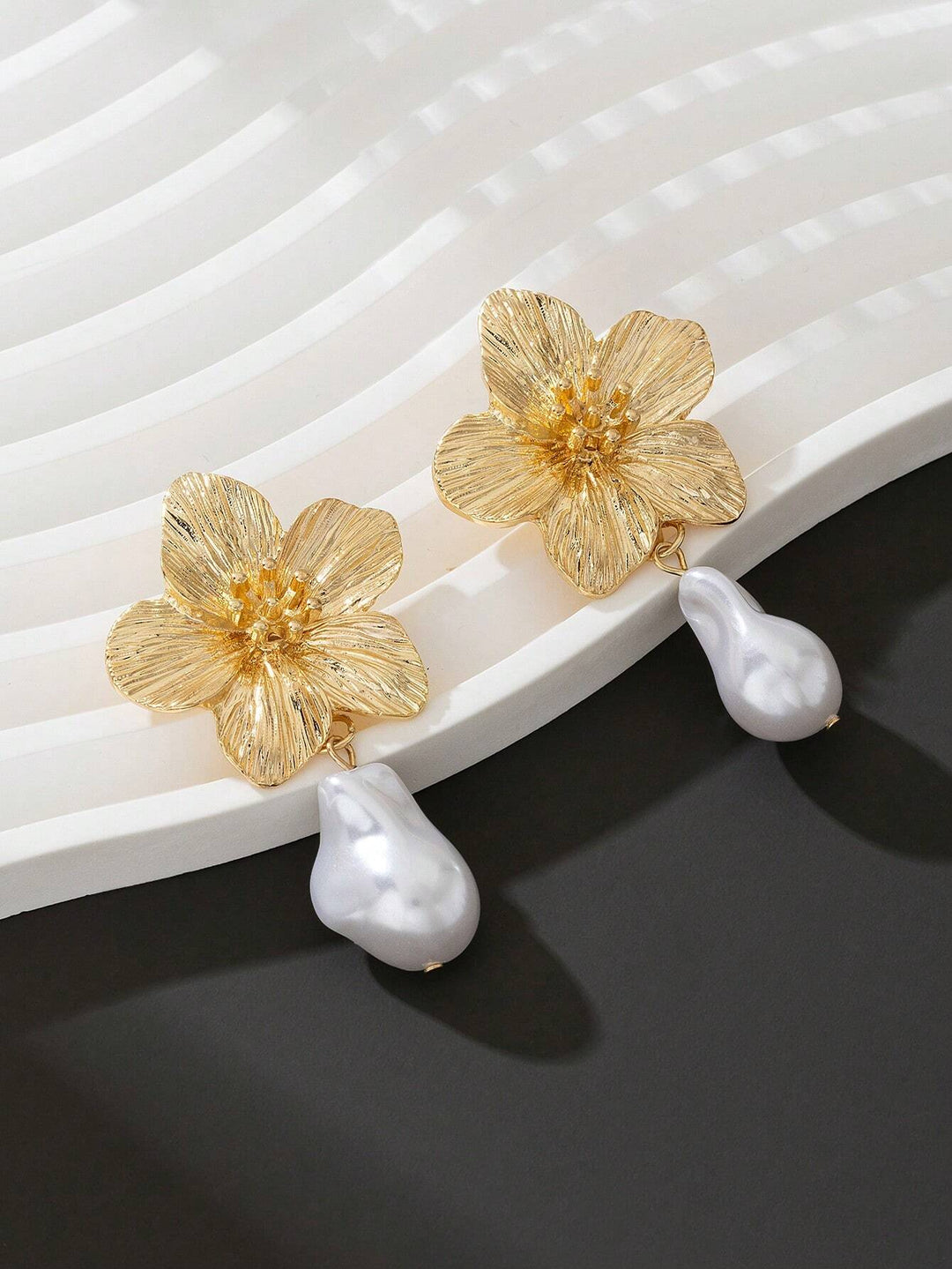 Floral Faux Pearl Stud Earrings - Golden Dopamine-Inspired