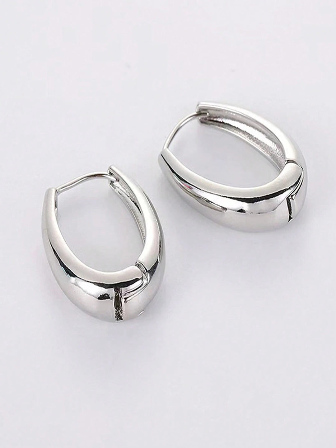 Elegant Minimalist Silver Hoop Earrings – Sunflower Seed Design
