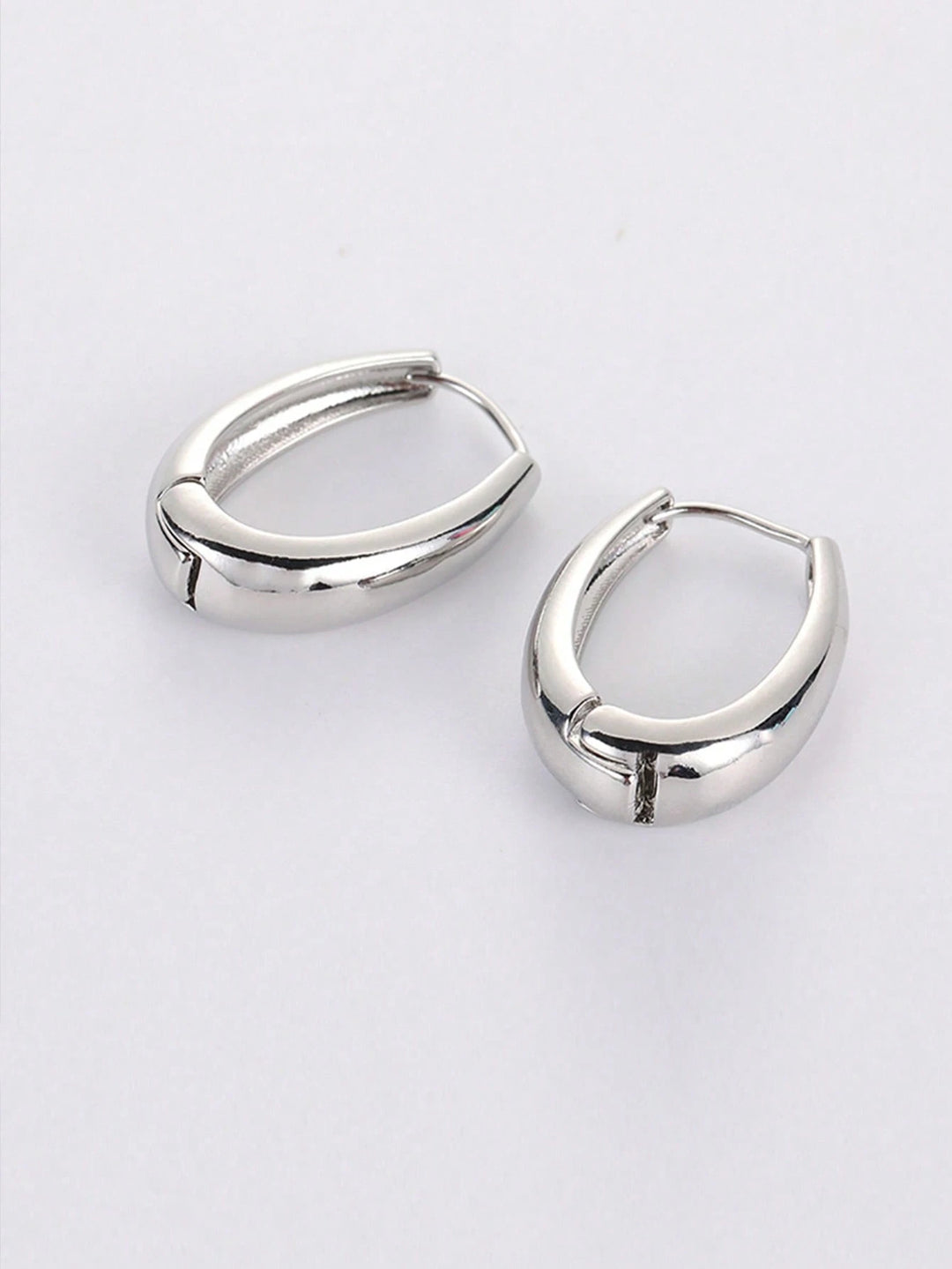 Elegant Minimalist Silver Hoop Earrings – Sunflower Seed Design