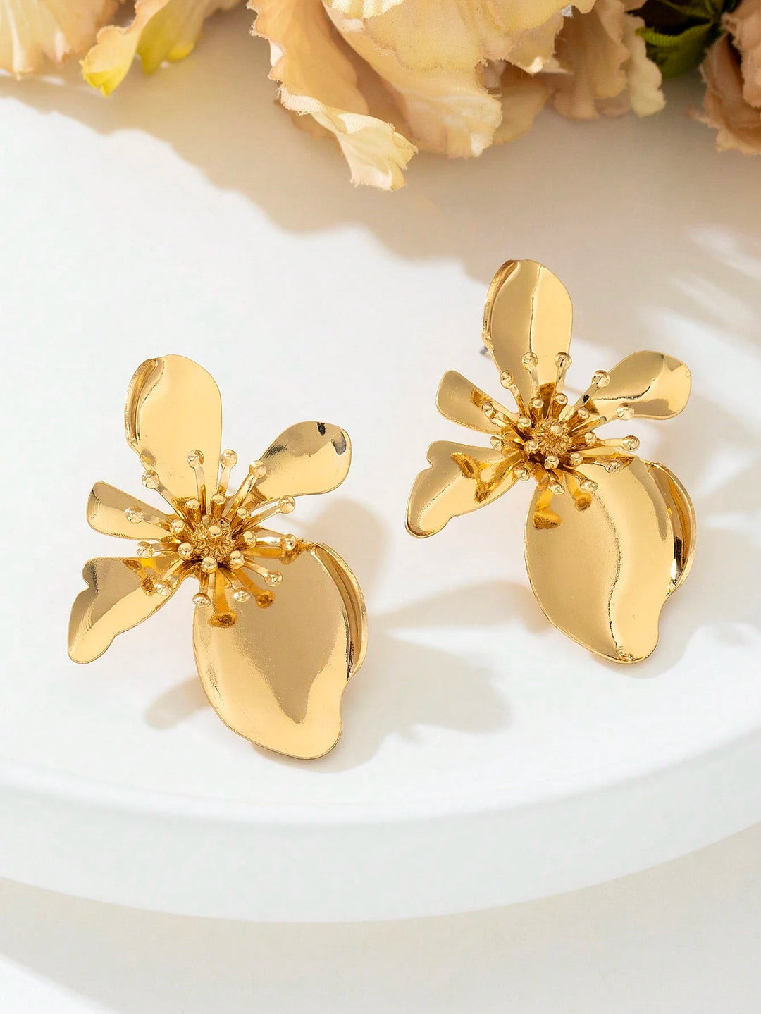 Retro Urban Gold-Plated Asymmetrical Floral Stud Earrings for Women