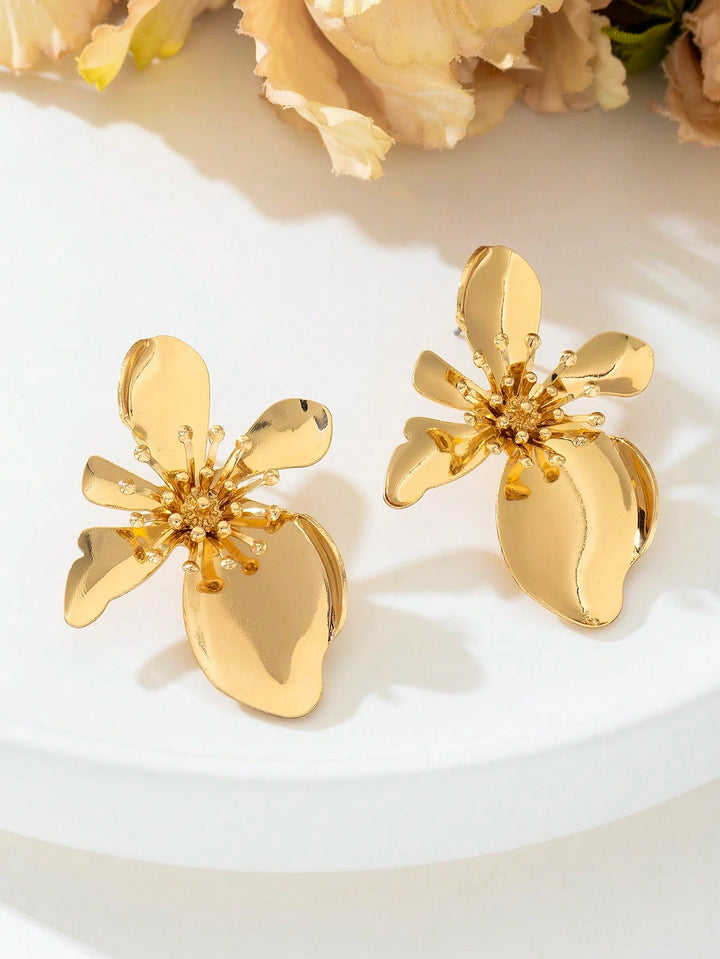 Retro Urban Gold-Plated Asymmetrical Floral Stud Earrings for Women