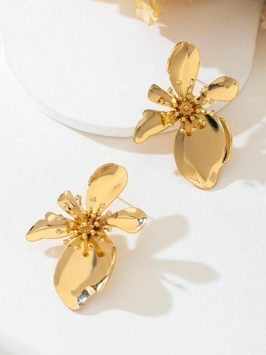 Retro Urban Gold-Plated Asymmetrical Floral Stud Earrings for Women