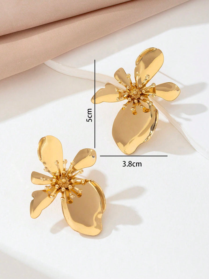 Retro Urban Gold-Plated Asymmetrical Floral Stud Earrings for Women