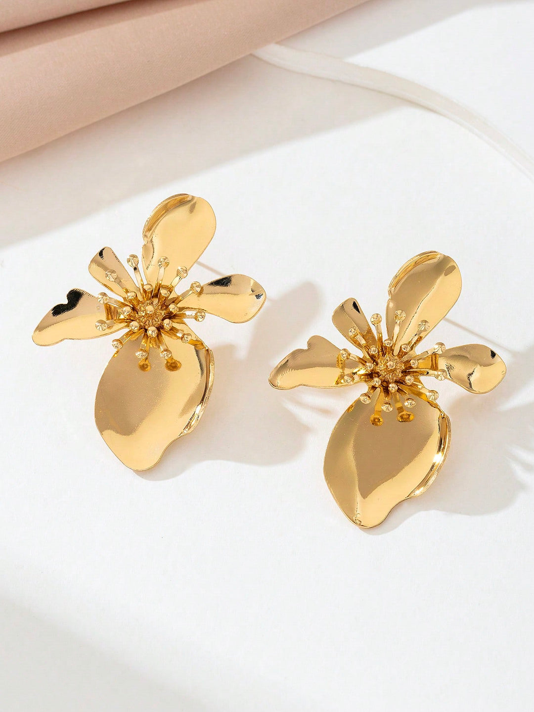 Retro Urban Gold-Plated Asymmetrical Floral Stud Earrings for Women