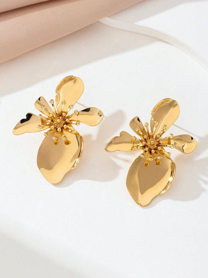 Retro Urban Gold-Plated Asymmetrical Floral Stud Earrings for Women