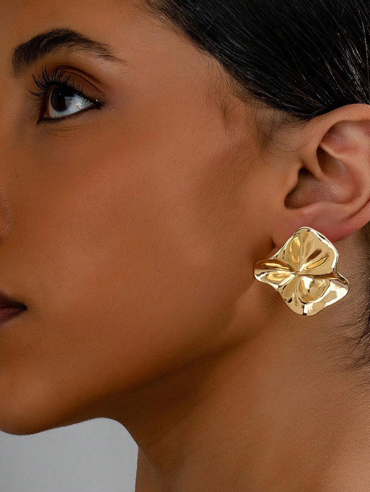 4-Petal Floral Metal Stud Earrings, Chic Geometric Design