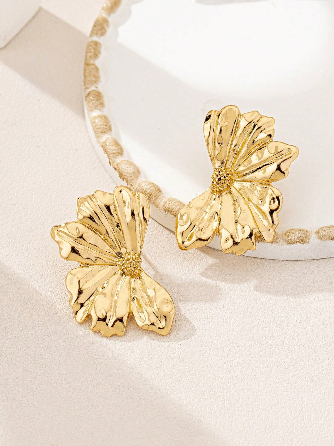 Chic Floral Petal Design Metal Stud Earrings