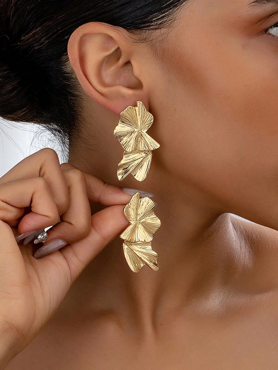 Elegant Retro Geometric Stud Earrings for Women – Gold-Tone Statement Jewelry