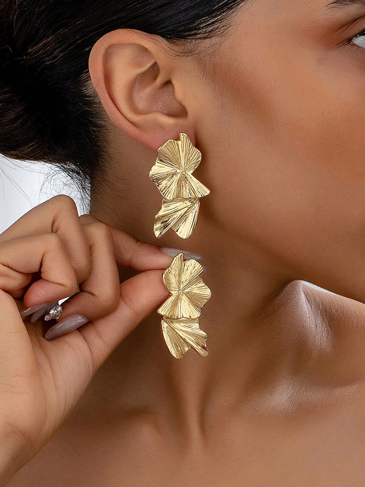 Elegant Retro Geometric Stud Earrings for Women – Gold-Tone Statement Jewelry