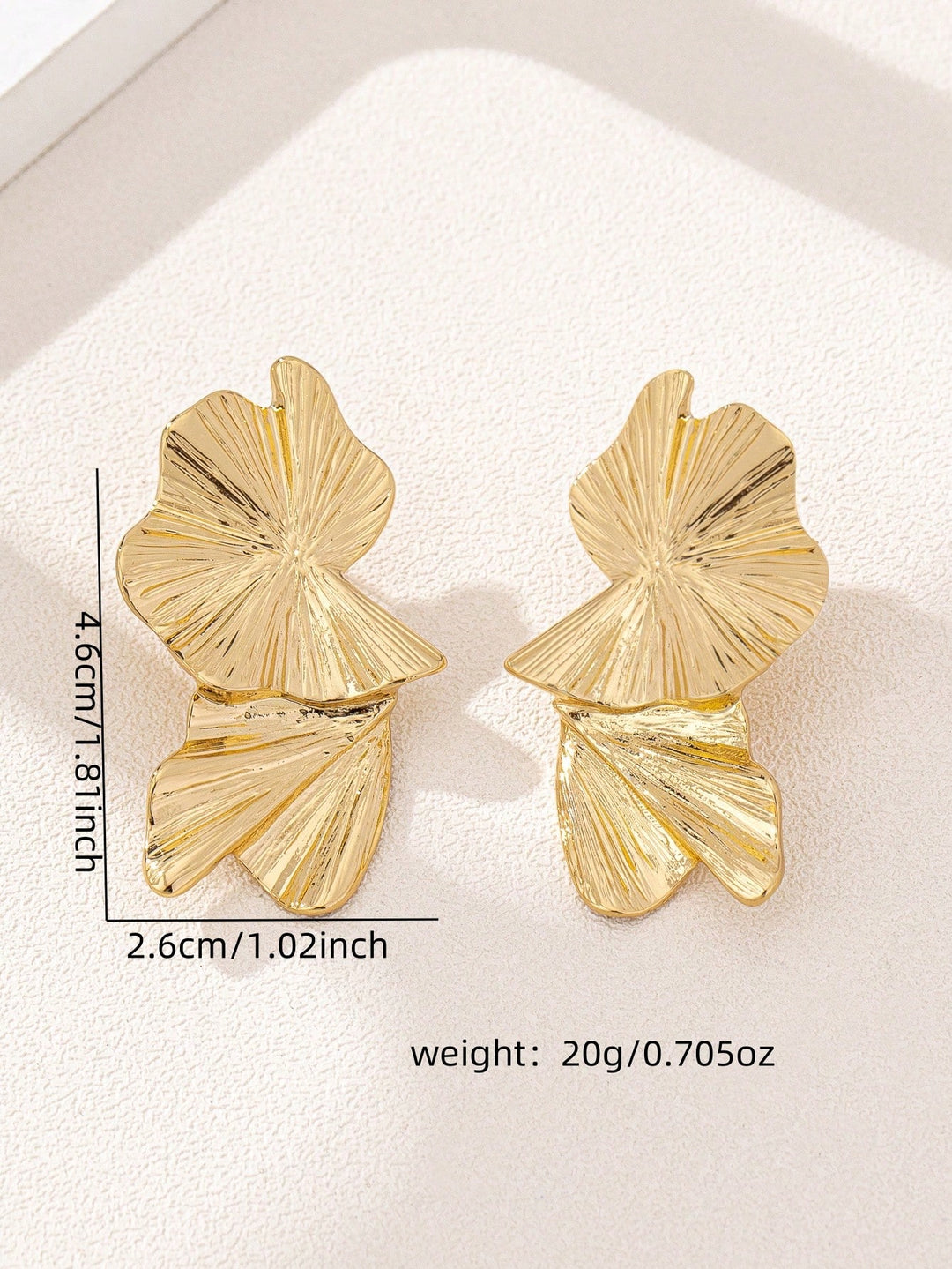 Elegant Retro Geometric Stud Earrings for Women – Gold-Tone Statement Jewelry
