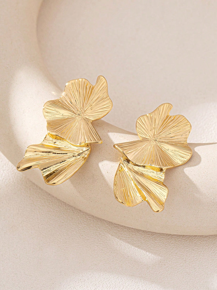 Elegant Retro Geometric Stud Earrings for Women – Gold-Tone Statement Jewelry
