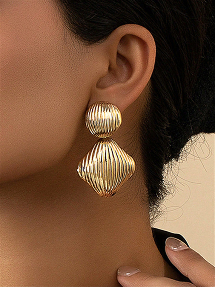 Vintage Exaggerated Textured Metal Stud Earrings – Bold & Elegant Statement Jewelry