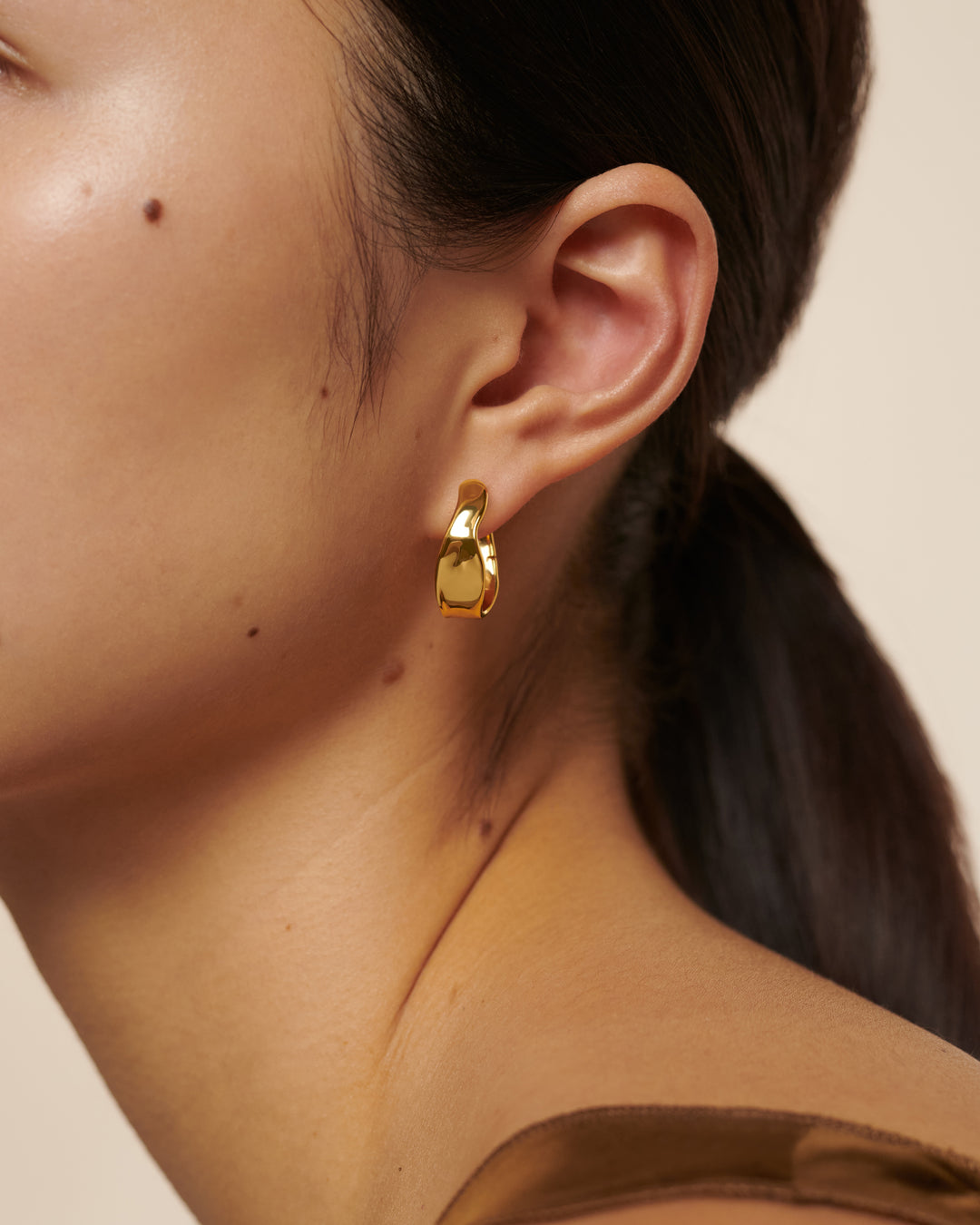 Wave Medium Hoop Earrings