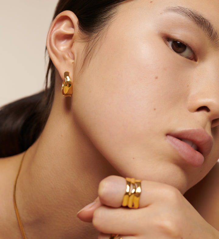 Wave Medium Hoop Earrings