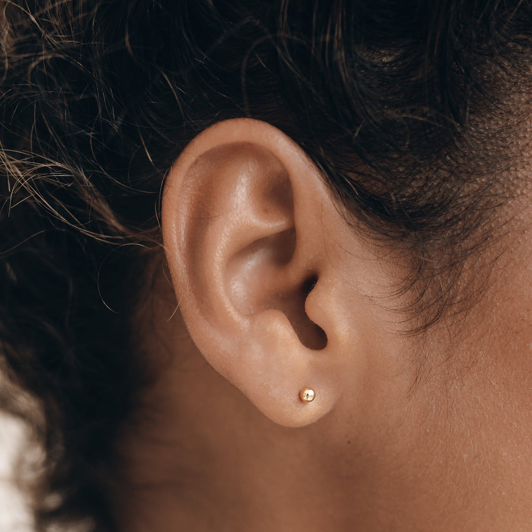 14k Sphere Studs - Silje Luxe
