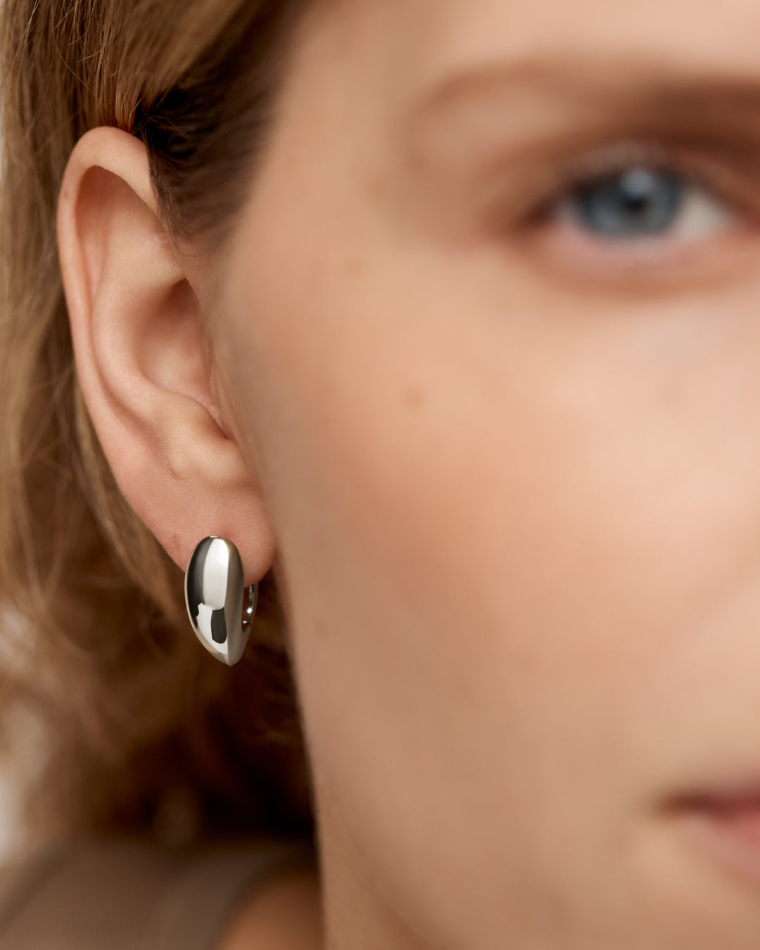 Nura Reef Medium Hoop Earrings