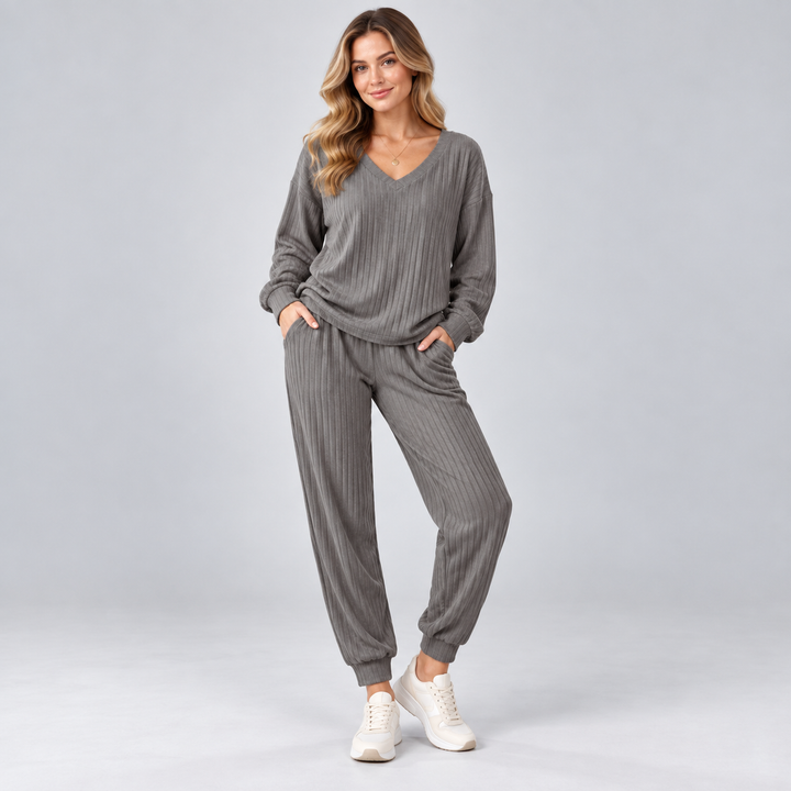 Dame ribbet loungesæt med V-hals og bukser med elastiske manchetter
