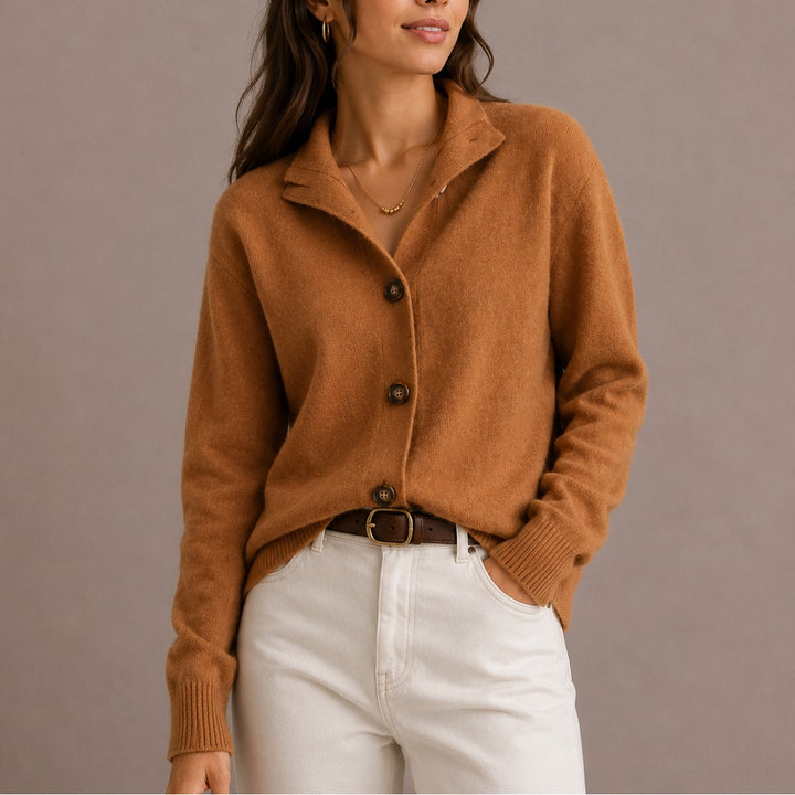 Brun strik cardigan dame med krave og knaplukning
