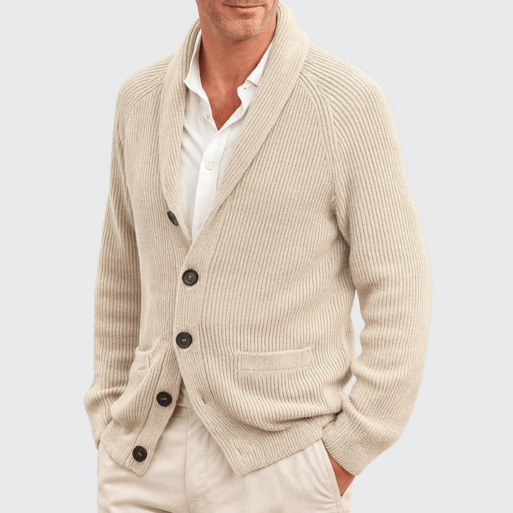 Beige cardigan herre med sjalskrave og knapper i ribstrik