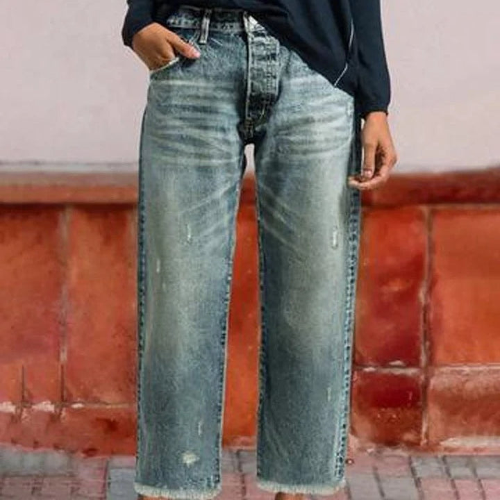 Cropped jeans dame med lige ben og flossede kanter