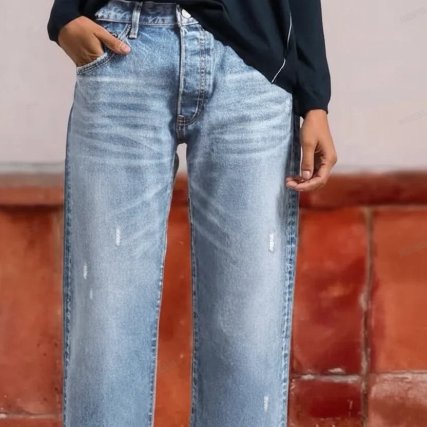 Cropped jeans dame med lige ben og flossede kanter