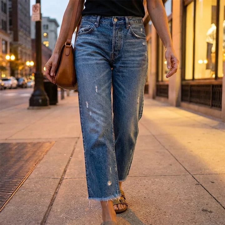 Lige cropped jeans dame med slidte detaljer set forfra