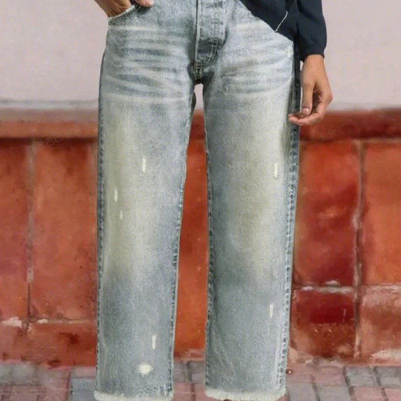Cropped jeans dame med lige ben og flossede kanter