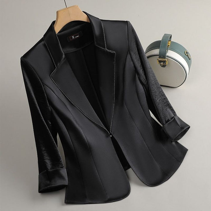 Sort figursyet blazer dame i satin med reverskrave