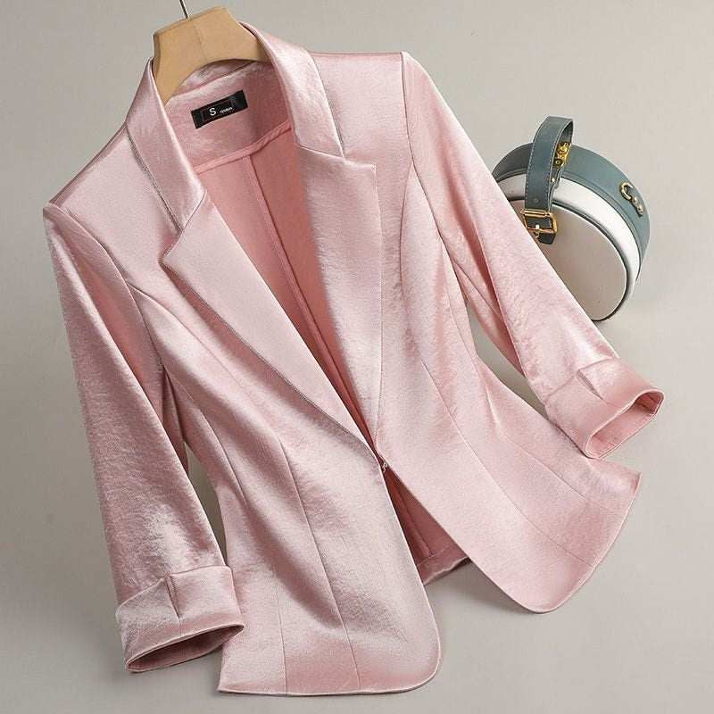 Rosa blazer dame i satin med omslag på ærmerne