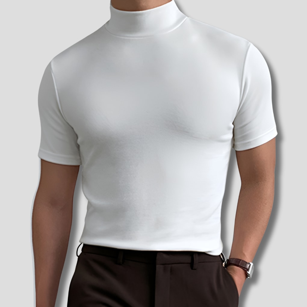 Hvid herre t shirt med høj hals set forfra