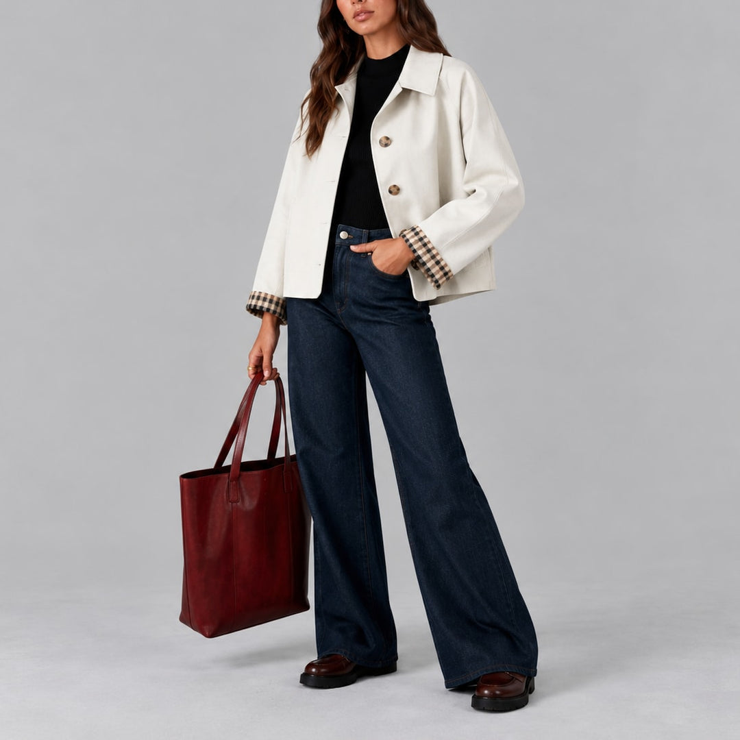 Hvid kort overgangsjakke dame med ternet foer styled med jeans