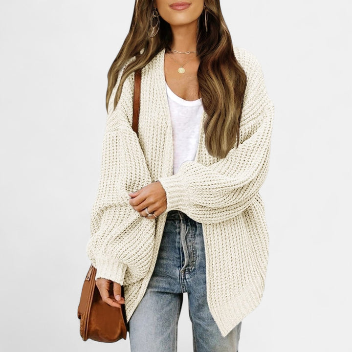 Creme farvet lang cardigan dame i grov strik med oversize pasform