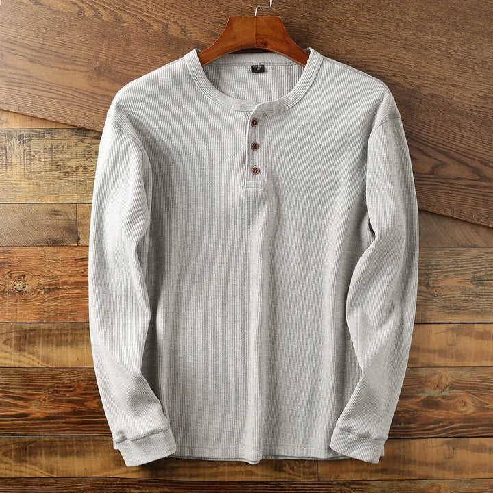 Lysegrå langærmet ribstrikket henley t-shirt herre på bøjle