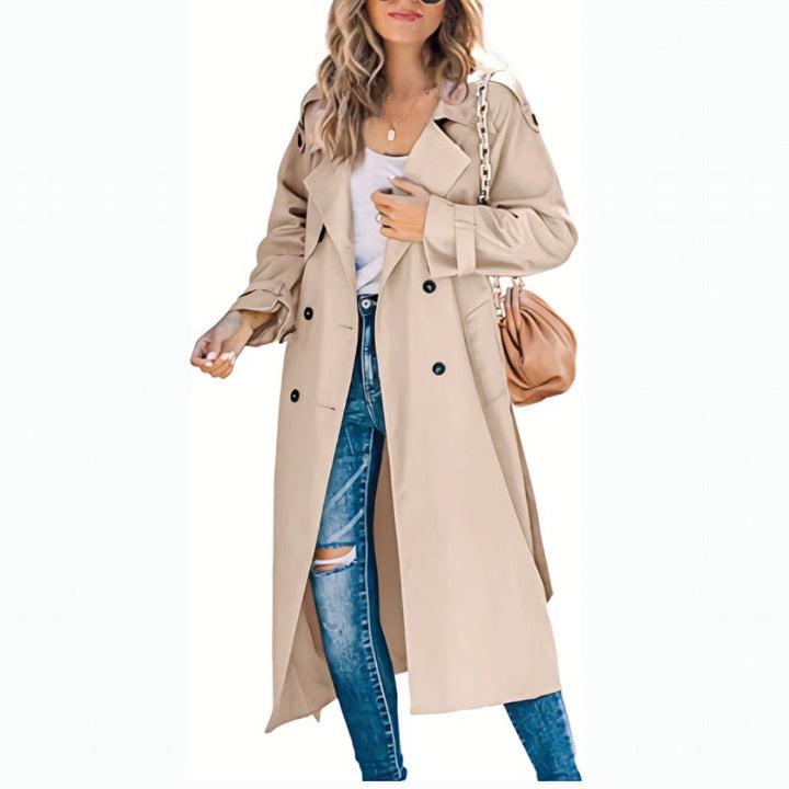Khaki lang trenchcoat dame stylet med jeans