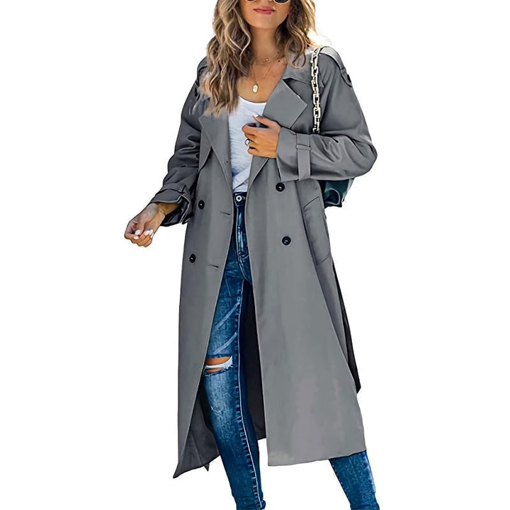 Grå lang trenchcoat dame med dobbeltradet lukning