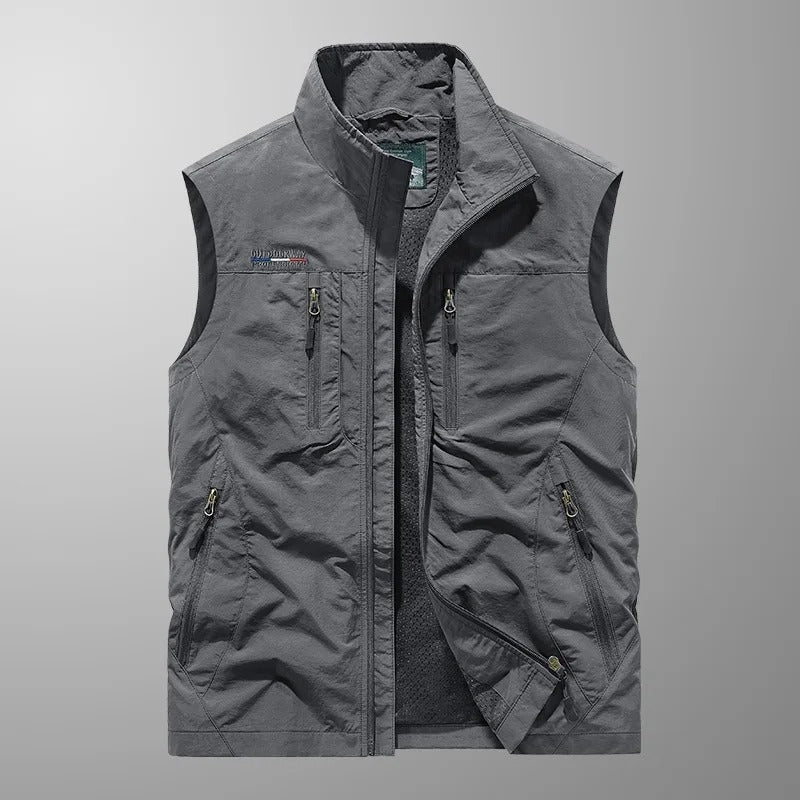 Grå outdoor vest herre med flere lynlåslommer