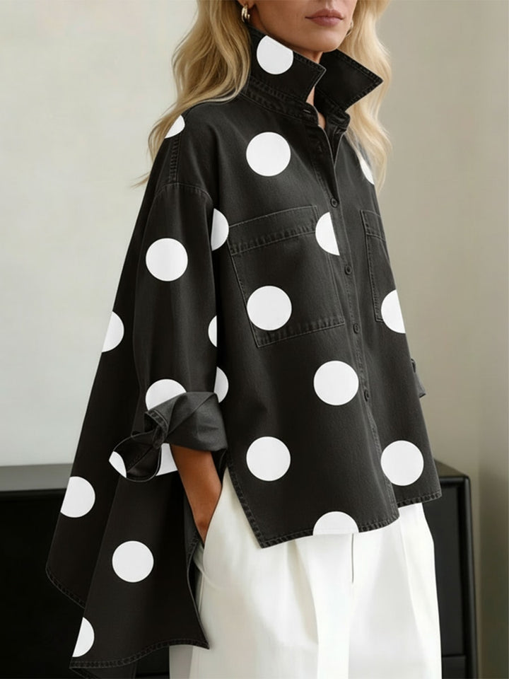 Sort oversized skjorte dame med hvide prikker og to brystlommer