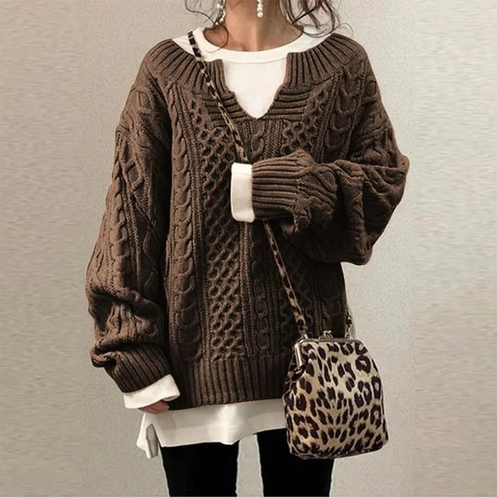 Brun oversized strikbluse til damer med v hals og snoninger