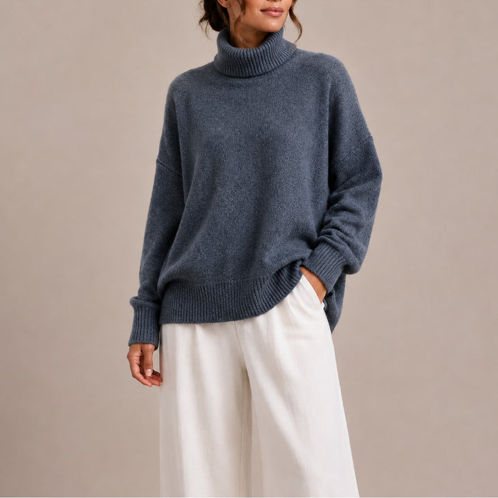 Marineblå oversized striktrøje dame med rullekrave