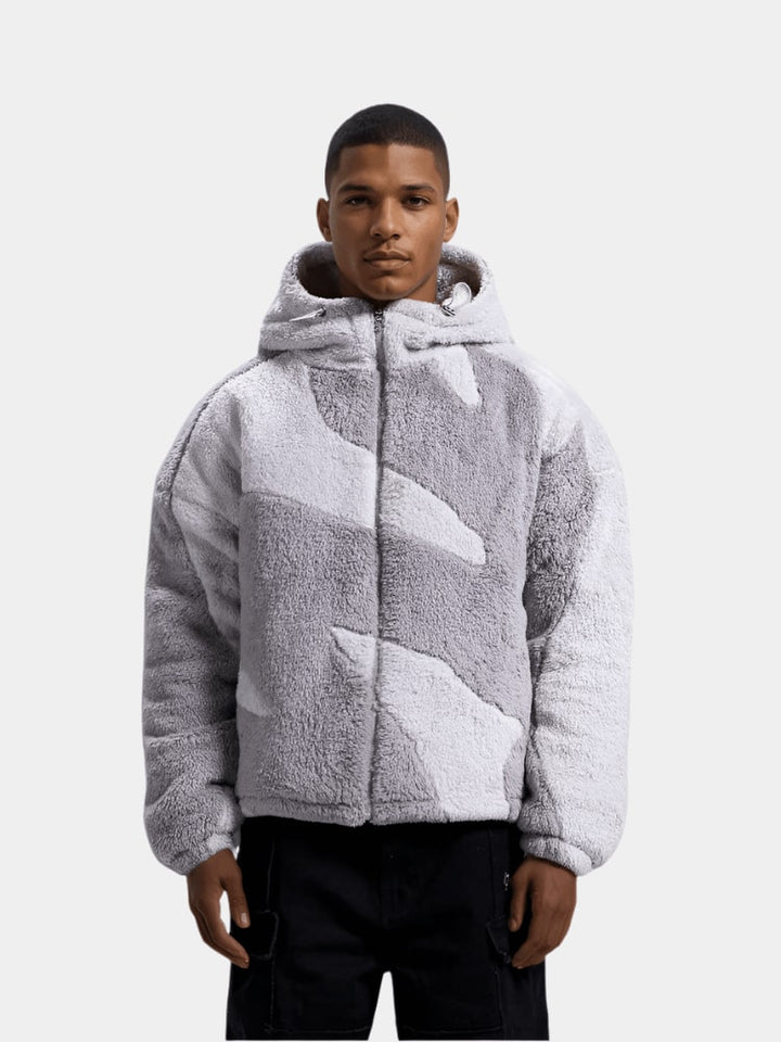 Lysegrå oversized teddyjakke herre med hætte båret af model