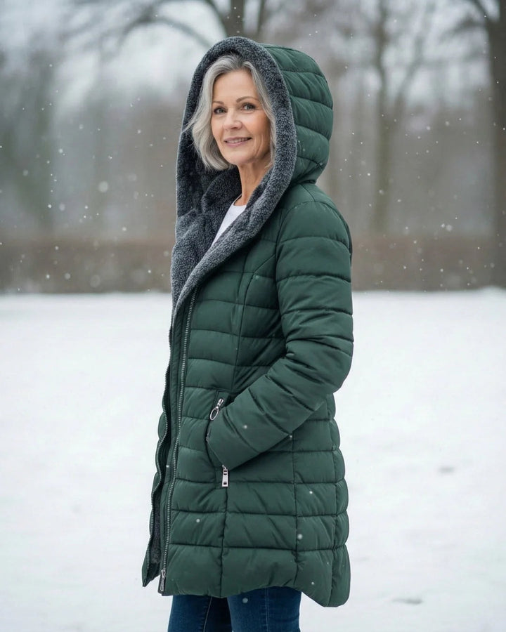 Vinterjakke dame set fra siden med quiltet design og sidelommer