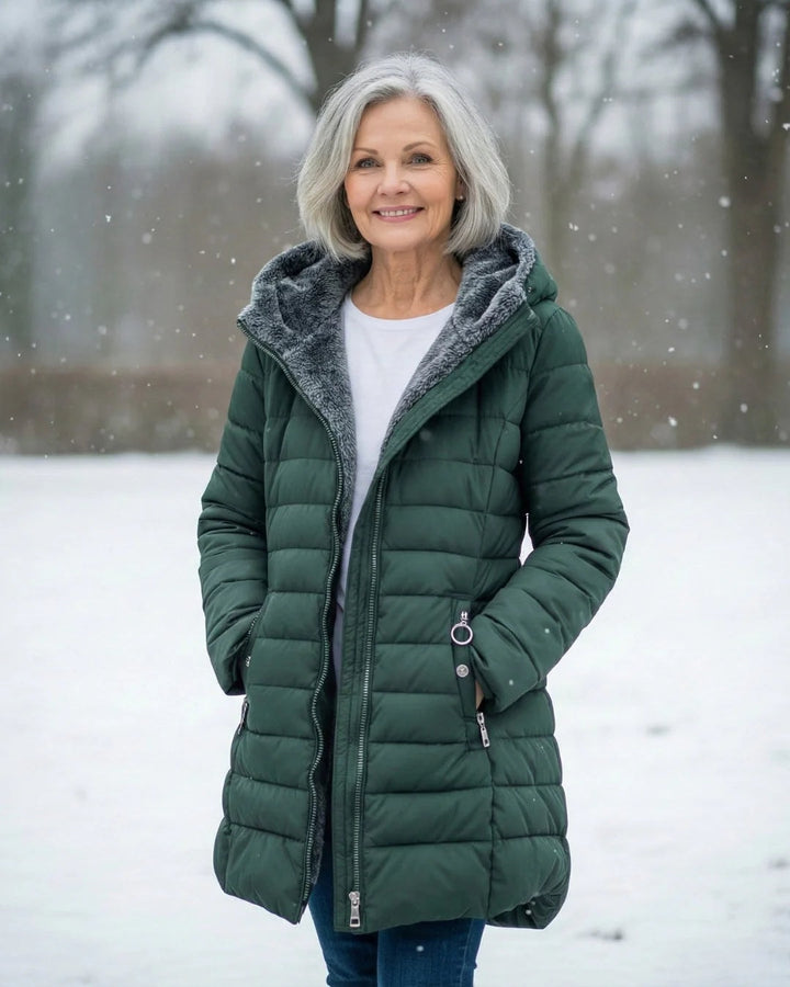 Halvlang quiltet jakke dame med lynlås og sherpakrave