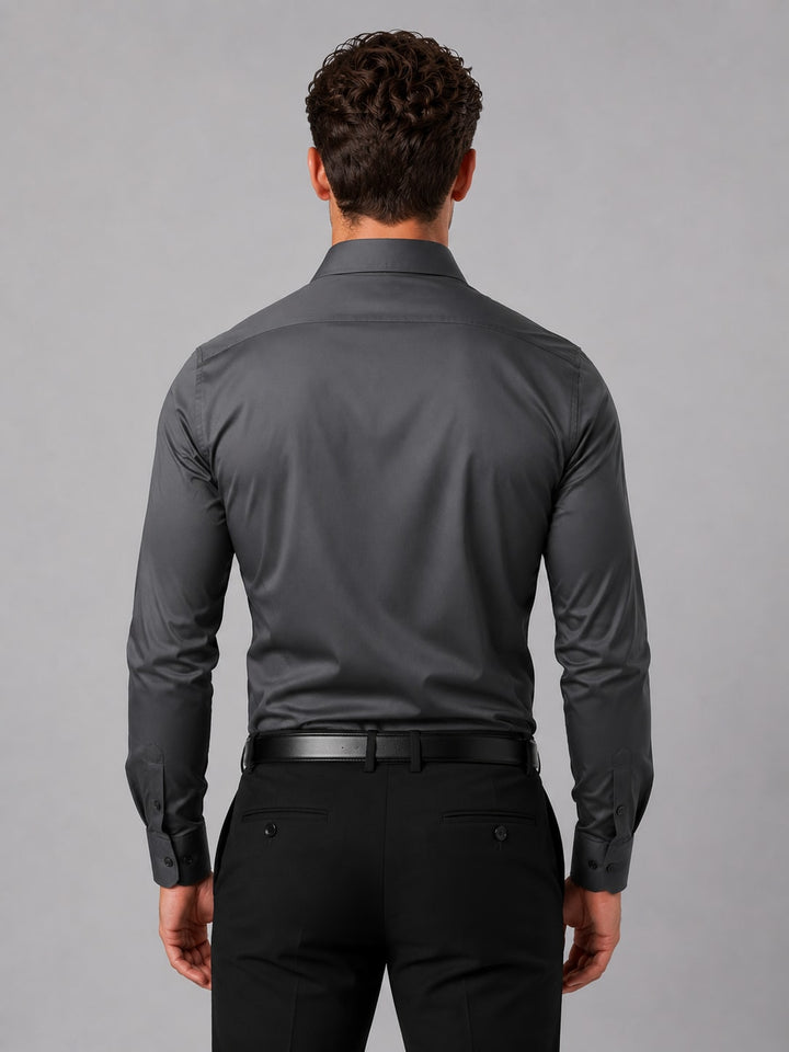 Skjorte herre slim fit set bagfra i mørkegrå med manchetter